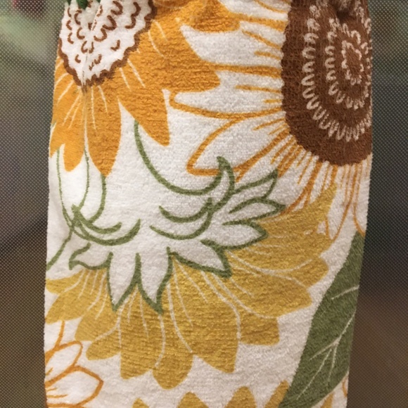 NWOT Handmade Crocheted Sunflower Towel - Picture 3 of 5